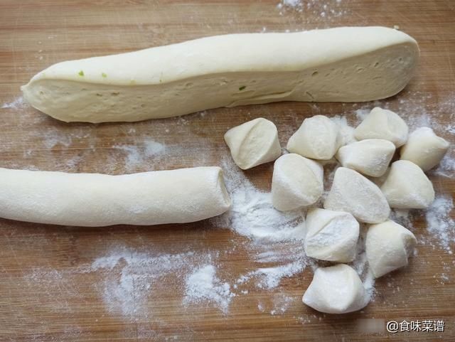 搅拌均匀|韭菜怎么搭配才好吃？分享5种不同的做法，鲜香又美味，老少皆宜