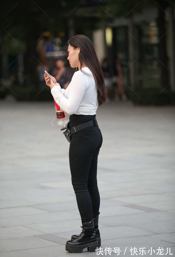 优雅|黑色的服饰带来了简约优雅的美,看似简单的款式,简单的搭配