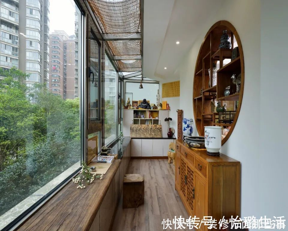 沙发背景墙|136平米的新房,现代与中式的融合,第一眼就爱上了沙发背景墙!