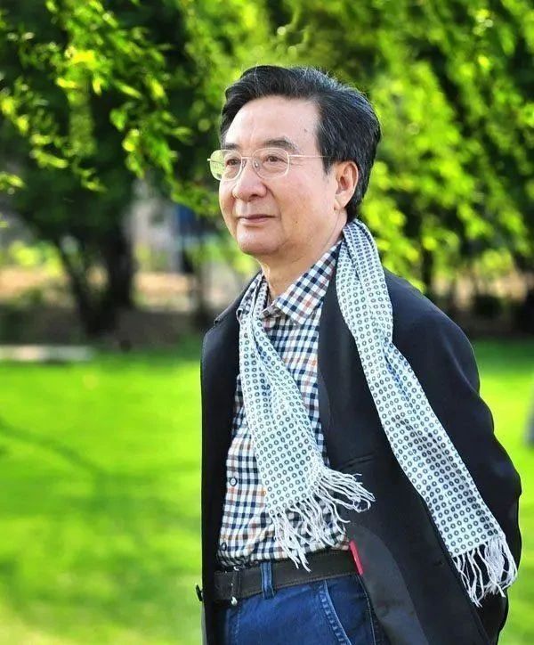 中书协副主席旭宇的楷书,是一种碑帖结合的创新还是高级涂鸦?