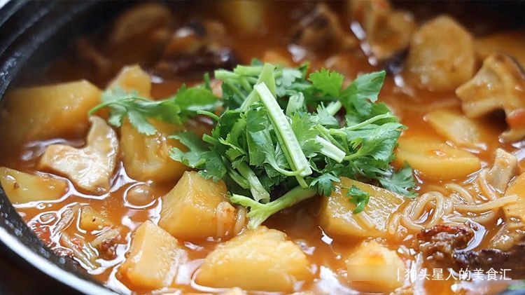 长假在家不想做饭，教你一个做法，土豆牛肉一锅炖，能吃两碗饭