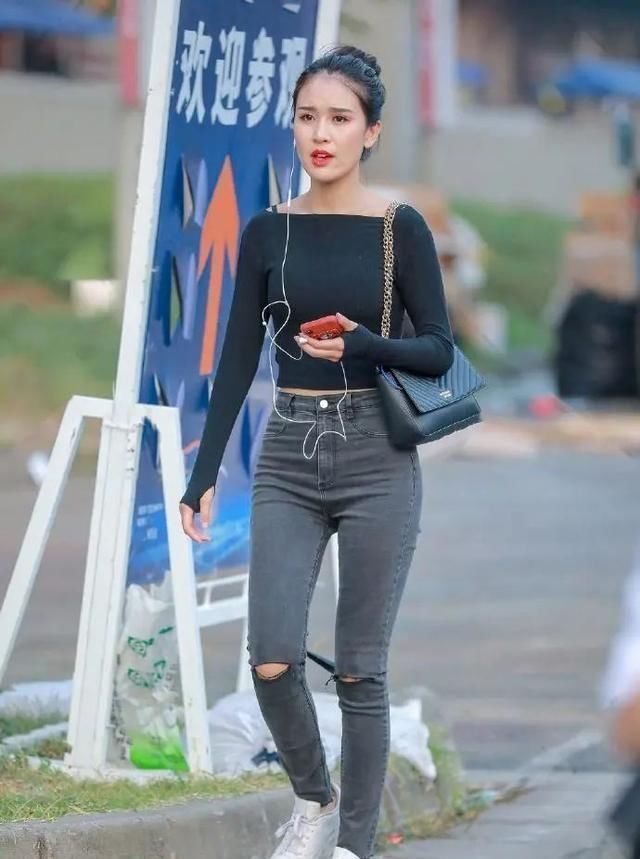 打底裤显瘦又性感，带来浓厚的女人魅力，不受条件限制