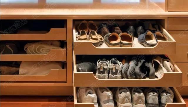 媳妇|门口鞋子多很脏乱？媳妇一个笨招，三二下就收拾得干净还不占地