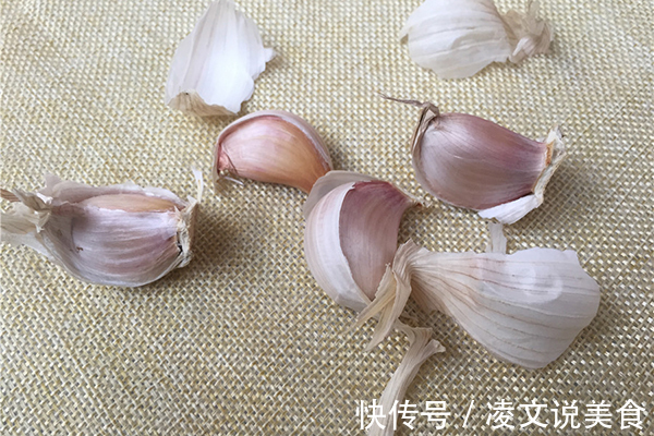 老陈|高血压患者不能吃大蒜提醒控制血压,还有2种食物也要少吃