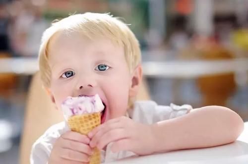 冬季小儿咳嗽久治不愈？原因有仨，少吃三食做好保暖，比服药管用