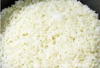 冷水|煮米饭用冷水还是热水?很多人都做错了,难怪你煮的米饭不好吃