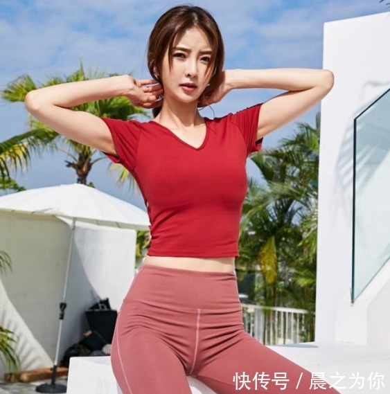 时尚 打底裤的设计,穿出了柔情的女人味,增加你的线条感