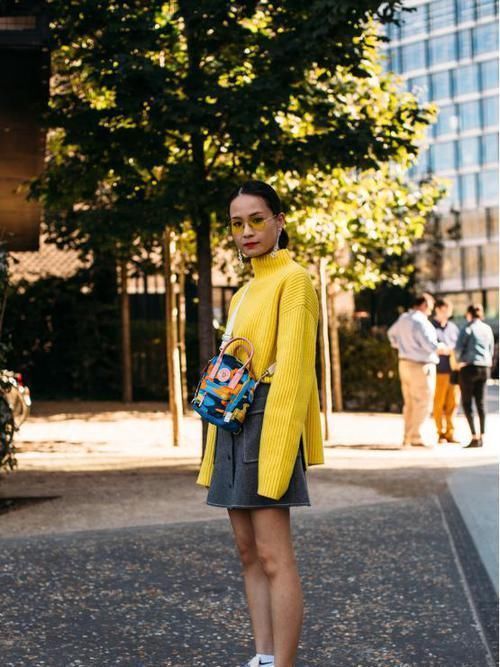 找回童年的天真无邪,背双肩包出门就对了,实用又时髦