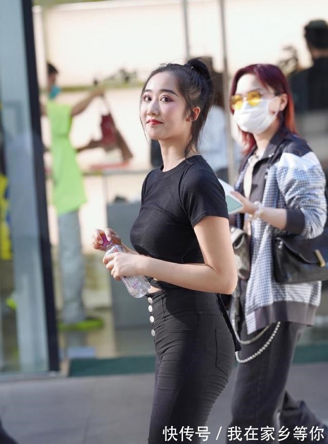 美女 柔美多姿的打底裤美女,让身形美感提升,非常迷人!