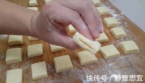我家面粉就爱这样吃，加2个鸡蛋，焦脆香酥不油腻，吃过就念念不忘
