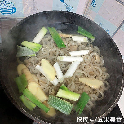 料酒|早晨来一碗水晶肉皮冻，大人小孩都爱吃