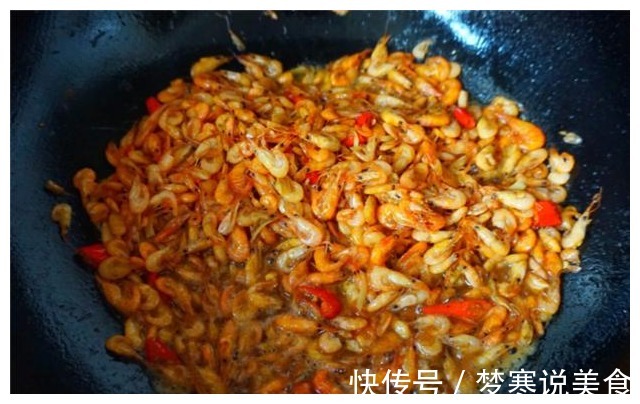 炒河虾有诀窍，不要直接入锅炒，多加1小步，河虾出锅酥脆爽口！