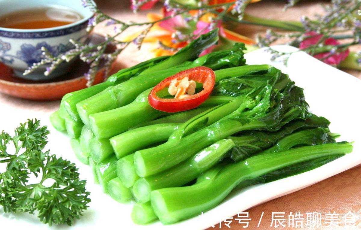 头发|女人爱自己多吃此菜，头发黑顺了，皱纹淡了，皮肤细腻又光滑