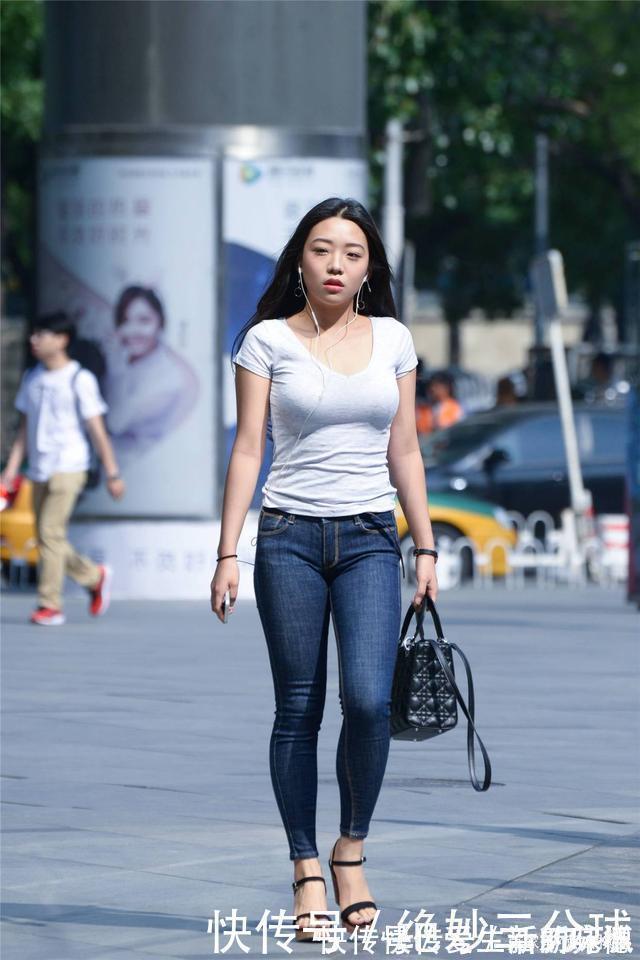 姑娘 微胖身材怎么搭配,紧身牛仔裤和坡跟鞋组合,让你更具有魅力