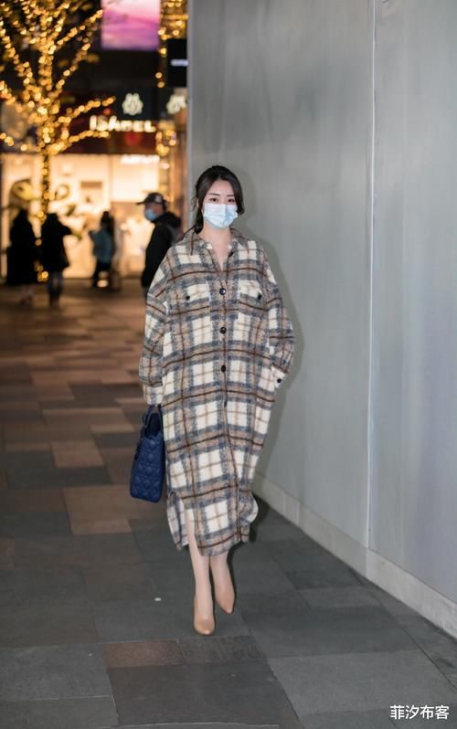 一双高跟鞋,在冬天的时尚搭配中,高级不做作很有时髦感