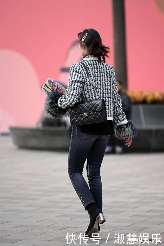 显身材的紧身裤搭配，时尚大方，不会辜负你的身材