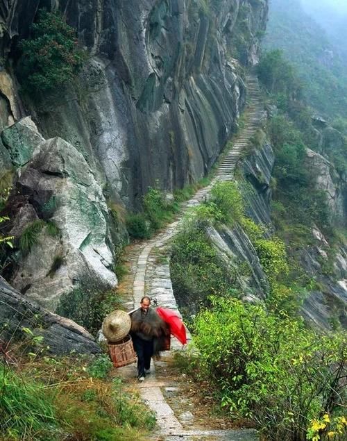 春游徒步徽杭古道，有自然风光、人文遗存，还可欣赏山村风情