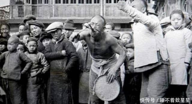 算命先生|晚清罕见老照片,一本正经的算命先生,三寸金莲的小脚女人!