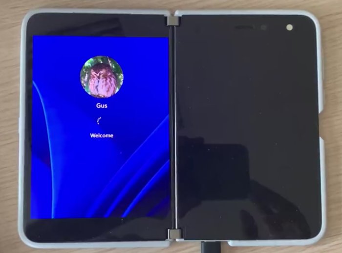 开发者|微软Surface Duo成功刷入Win11，目前已点亮一半屏幕