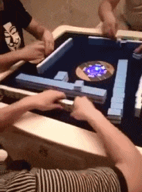 |搞笑GIF:刚娶回来的媳妇儿 衣服还没换就暴露了