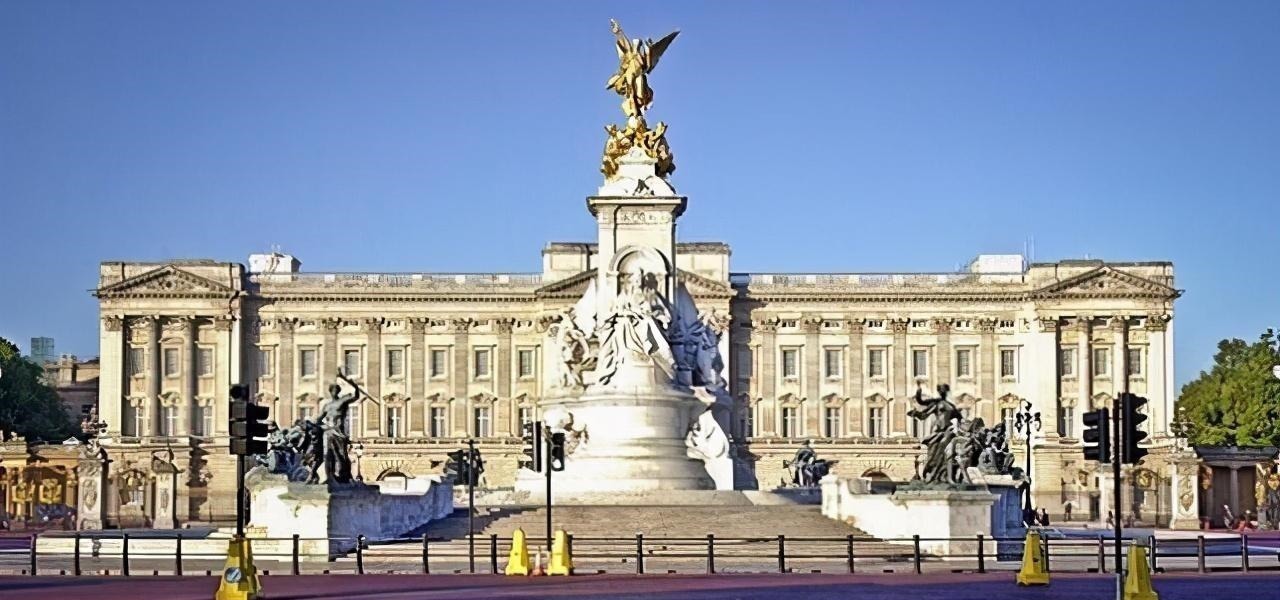 英国皇室|英国乔治三世为妻儿买下白金汉宫，一生一世一双人，生15个子女