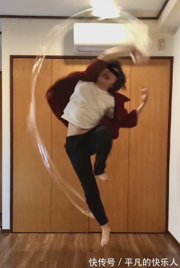 |今日段子:竟然还有人反向烤火?难道不怕烧到屁股吗?