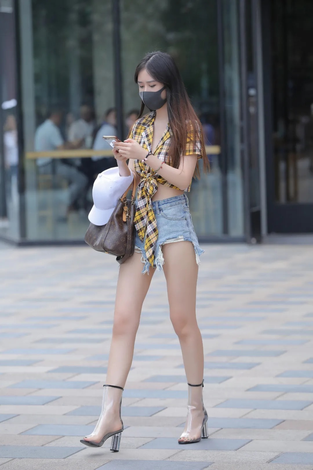 女生|时尚街拍组图:长发飘飘的时尚女生