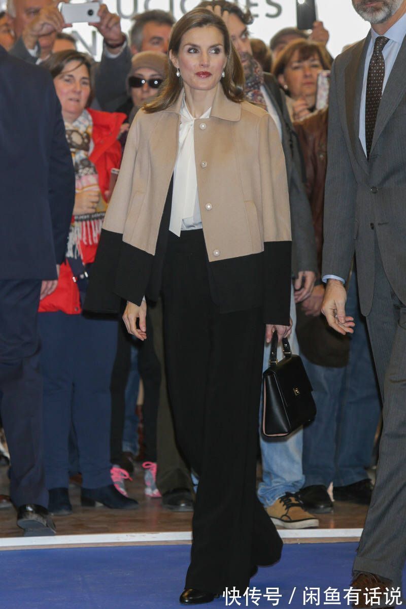 西班牙王后 “瘦腿裤”到底多好穿?西班牙王后连穿9次都不腻,配大衣真气质