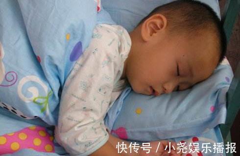 特征|孩子睡觉时如果有这3个特征,说明可能肠胃不健康了,宝妈别忽视