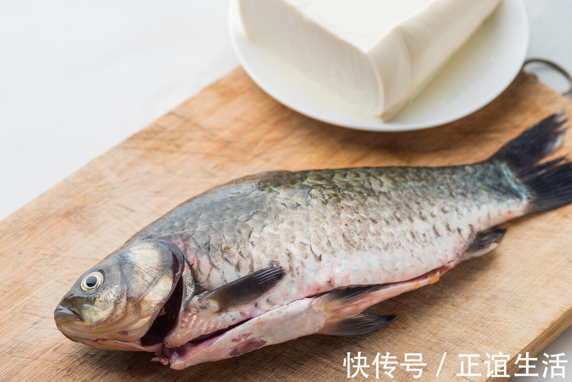 dh不管炖什么鱼,这2味料不能放,不然鱼腥味变重,鱼汤不白也不鲜