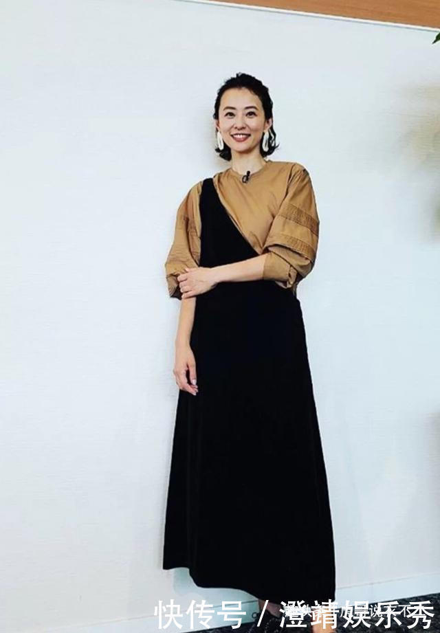 早秋40女人别总穿“老头衫”,你需要优雅质感,日本博主来教你