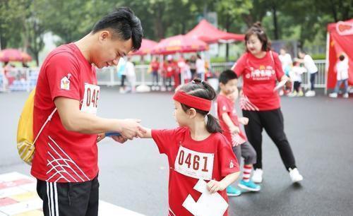 自觉|调皮王变成自主管理达人,学霸爸爸:做好4点调皮孩子也能变自觉