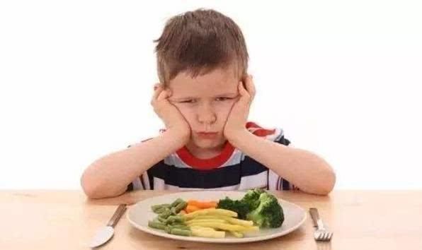 碳酸饮料|孩子6岁前脾胃虚弱，有几样食物要少吃，以免伤脾又害胃