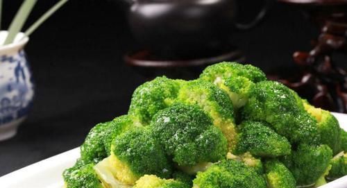 女人40老得快,多吃这3种蔬菜,可润泽皮肤,抗菌消炎,抗衰老