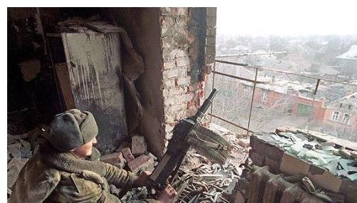 精锐部队|俄军历史上最大惨败：精锐部队被杂牌武装全歼，王牌坦克不堪一击