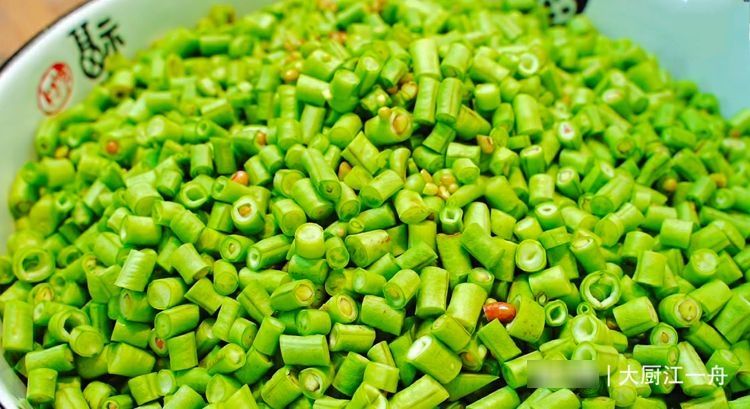 夏季|腌酸豆角，只放盐容易坏！老奶奶教你一招，酸脆爽口放一年也不坏