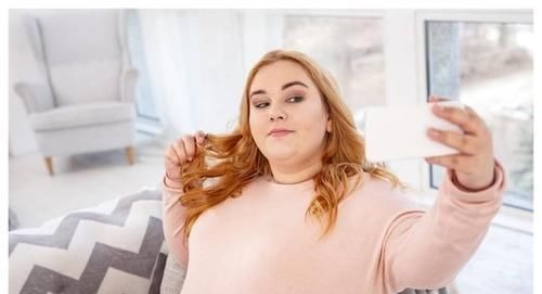 发胖|一天中发胖“最猛”的三个时间,若能灵活避开,体重也许悄悄降