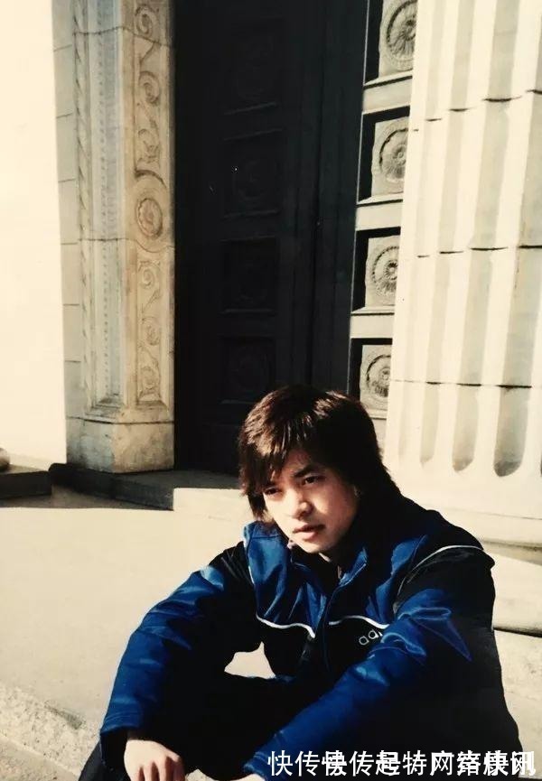 李健妻子罕見曝光, 不僅是清華博士還被星探搭訕