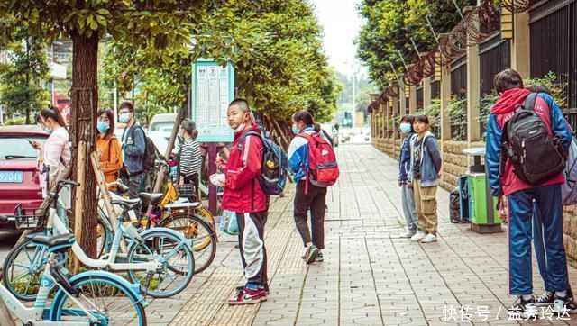 家长|“我为什么逼孩子当班干部?”班主任一番话,撕开了家长的遮羞布