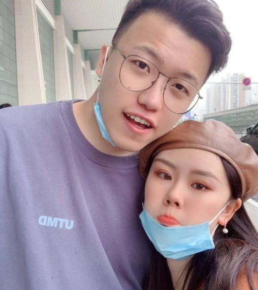 男孩子|“最罕见结婚证”走红,工作人员以为看错眼,网友:孩子该叫啥