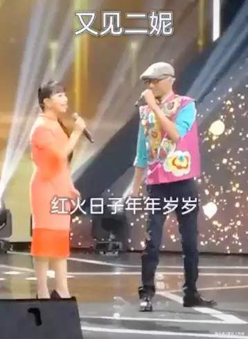 51岁阿宝近况:厨房污垢油渍满地,客厅内景布置寒酸