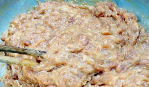 搅拌均匀|给肉馅去腥，放料酒是大忌，饭店大厨都这样做，肉馅鲜香没腥味