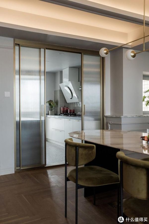 夫妻|成都夫妻家中的高级场面：凭一个楼梯就圈粉无数，职住一体太爽了