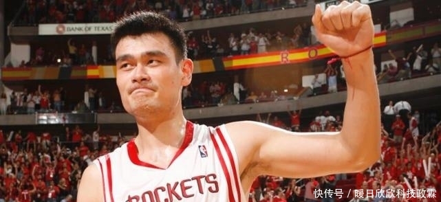 中国市场|同样是耐克的挑衅,22年前姚明霸气硬怼,如今易建联被骂没有骨气