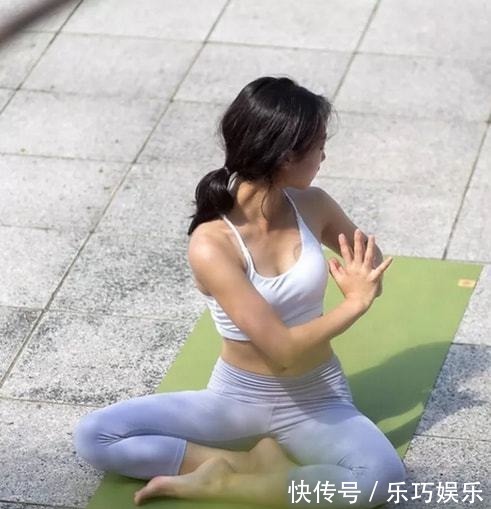 肢体|瑜伽美女展示身体柔韧性,3个动作,让身体变柔软