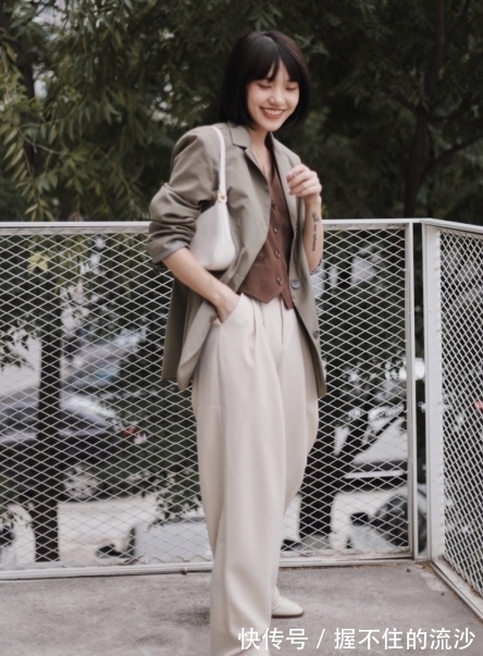 博主 “小白裤”该怎么穿?看完这些搭配就懂了,简约日常不挑人