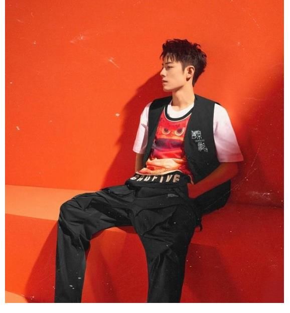 顧醫(yī)生|肖戰(zhàn)俯臥撐以一敵三，荷爾蒙爆棚，運動風(fēng)大片帥出了新高度