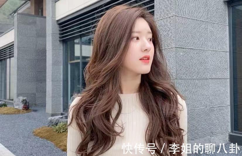 蓬松度|脸圆、脸上肉多的女生,不适合3种卷发,很容易显得脸更圆