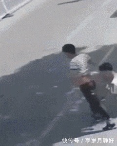 |搞笑GIF:俺有一个室友也是这样上床,结果床沿断了!