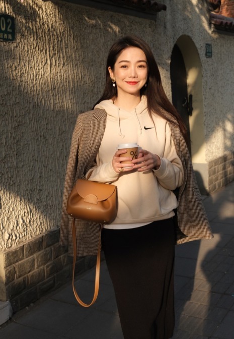 大长腿 格纹外套是今年冬季最飒单品,穿到明年也不过时,快来试试吧